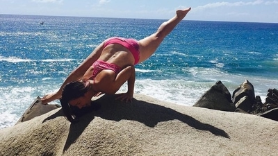 4. Eka Pada Koundiyanasana (Scissors Pose) – This is not an easy asana; one should practice it regularly under expert guidance then only can do this asana and balance is the main criteria for this asana. This move mimics the movement of a scissor in action and helps to strengthen the abdomen. It helps in reducing belly fat and improves the flexibility of the hips and spine. (Twitter/ILikeLosCabos)