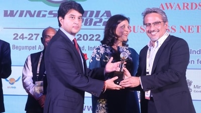 Shri Jyotiraditya Scindia, the Hon'ble Minister of Civil Aviation, presented the awards. (Source: twitter.com)