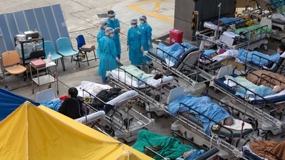 Patients displaying Covid-19 symptoms at a temporary triage area next to the emergency department at the Carit. Photographer: Bertha Wang/Bloomberg (Bloomberg) Patients displaying Covid-19 symptoms at a temporary triage area next to the emergency department at the Carit. Photographer: Bertha Wang/Bloomberg (Bloomberg)