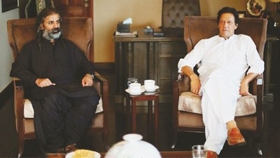 A file photo of Baloch leader Shahzain Bugti with Pakistan prime minister Imran Khan (Dawn.com)