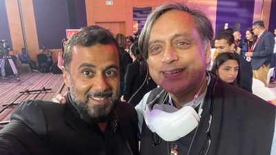 Author Chetan Bhagat and Congress MP Shashi Tharoor.&nbsp; (Twitter/@chetan_bhagat)