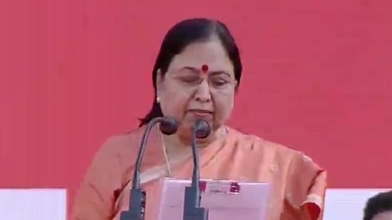 Baby Rani Maurya taking oath as a minister in the Yogi Adityanath cabinet.(Twitter/ANI)