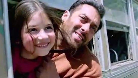 Salman Khan and Harshali Malhotra in a still from the film Bajrangi Bhaijaan.