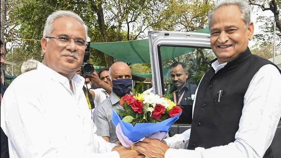 Rajasthan chief minister Ashok Gehlot (right) met his Chhattisgarh counterpart Bhupesh Bhaghel (left) in Raipur on Friday and discussed the long-pending permits affecting the supply of coal for the thermal plants in the state. (PTI)
