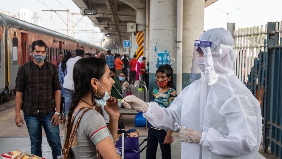 File photo of a health worker collecting swab sample at a station in Maharashtra. (Pratik Chorge/HT Photo) File photo of a health worker collecting swab sample at a station in Maharashtra. (Pratik Chorge/HT Photo)