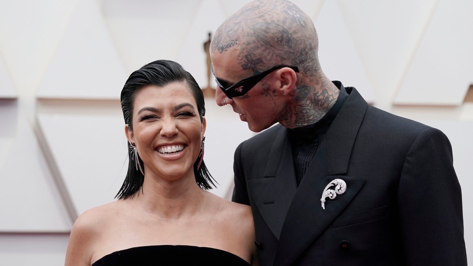 Oscars 2022: Kourtney Kardashian-Travis Barker slay in all-black outfits and enjoy a PDA moment, see pics