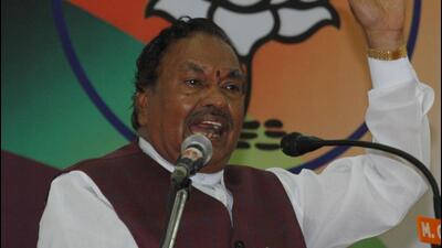 A senior office-bearer of a right-wing group in Karnataka has threatened suicide, citing his inability to pay a “commission” demanded by the associates of a senior cabinet minister, KS Eshwarappa. (HT)