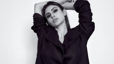 Leaving her luscious wavy tresses open down her back in her signature mid-parted sleek straight hairstyle, Mouni accessorised her look only with a stack of finger rings. (Instagram/imouniroy) Leaving her luscious wavy tresses open down her back in her signature mid-parted sleek straight hairstyle, Mouni accessorised her look only with a stack of finger rings. (Instagram/imouniroy)