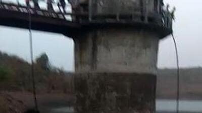 Local volunteers, who looked for Pravin Prabhakar Patil’s body for 15 hours, finally found him in Maharashtra’s Karwale dam on Monday morning. (Screenshot) Local volunteers, who looked for Pravin Prabhakar Patil’s body for 15 hours, finally found him in Maharashtra’s Karwale dam on Monday morning. (Screenshot)