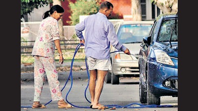 As part of a similar drive to rein in water wastage in 2021, Mohali MC had issued 65 challans and collected ₹65,000 as fine. (HT File Photo) As part of a similar drive to rein in water wastage in 2021, Mohali MC had issued 65 challans and collected ₹65,000 as fine. (HT File Photo)
