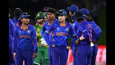 Indian team leave the field after their loss during the Women's Cricket World Cup, Christchurch, March 27, 2022 (AFP)