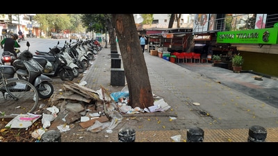 Despite dustbins, many people are throwing the waste on the ground on FC road. (HT PHOTO) Despite dustbins, many people are throwing the waste on the ground on FC road. (HT PHOTO)