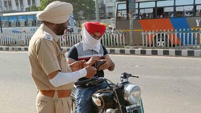 Ludhiana cops check a bike during the drive against use of modified silencers. (Gurpreet Singh/HT)