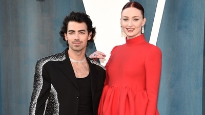 Joe Jonas and Sophie Turner at the Vanity Fair Oscar Party. (AP) (Evan Agostini/Invision/AP) Joe Jonas and Sophie Turner at the Vanity Fair Oscar Party. (AP) (Evan Agostini/Invision/AP)