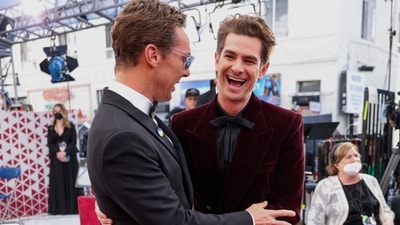 Benedict Cumberbatch and Andrew Garfield share a candid moment on the Oscars' red carpet. Both the actors looked dapper in their tuxedos.&nbsp; (REUTERS)