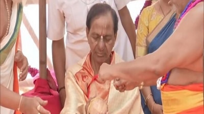 Telangana chief minister K Chandrashekar Rao performs pooja at Yadadri Temple. (ANI) Telangana chief minister K Chandrashekar Rao performs pooja at Yadadri Temple. (ANI)