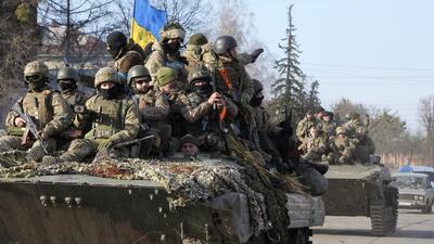 Ukrainian soldiers ride a tank through the town of Trostsyanets, some 400km eastern of capital Kyiv, on Monday. (AP) Ukrainian soldiers ride a tank through the town of Trostsyanets, some 400km eastern of capital Kyiv, on Monday. (AP)