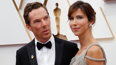 Benedict Cumberbatch and wife Sophie Hunter pose on the red carpet during the Oscars arrivals at the 94th Academy Awards. (REUTERS)