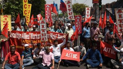 Left parties, especially the Communist Party of India (Marxist), or CPI (M), and its frontal organisations and the CPI-ML (Liberation) took the lead in observing the general strike in Bengal. (SAMIR JANA/HT PHOTO.)