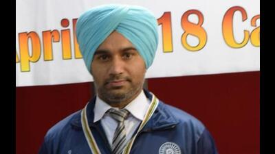 Disheartened but still trying to stand his ground, chess champion Arvinder from Ludhiana wrote to former CM Capt Amarinder Singh, sports minister Rana Gurmit Singh Sodhi, sports director Amrit Kaur Gill and the then Punjab DGP, Suresh Arora, seeking his appointment as a DSP. (HT PHOTO)