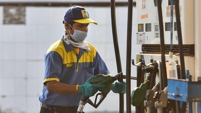 Petrol in Delhi will now cost  ₹99.41 per litre, a 30-paisa increase, while diesel will cost  ₹90.77, a 35-paisa increase from Sunday. (HT File Photo)