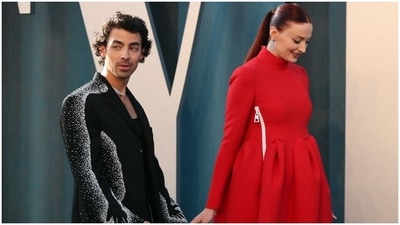 In the end, Sophie went with bold winged eyeliner, shimmering mauve lip shade, mascara-adorned eyelashes, glowing skin, blushed cheeks, and on-fleek eyebrows to complete the glam picks for her Oscars after-party look. (Reuters) In the end, Sophie went with bold winged eyeliner, shimmering mauve lip shade, mascara-adorned eyelashes, glowing skin, blushed cheeks, and on-fleek eyebrows to complete the glam picks for her Oscars after-party look. (Reuters)