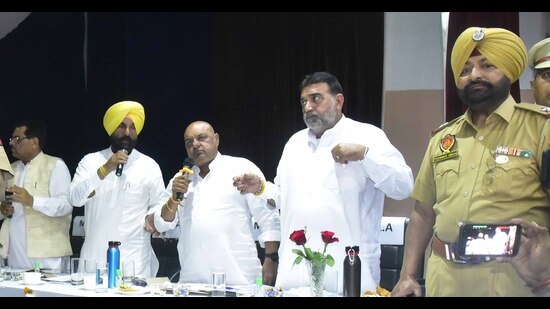 AAP MLA Gurpreet Gogi, Ashok Prashar arguing with councillors during the MC House meeting in Ludhiana on Monday. (Gurpreet Singh/HT)