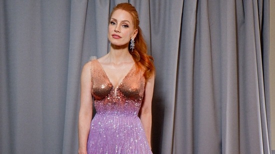 Jessica Chastain arrived at the Oscars 2022 ceremony in Los Angeles in a shimmering crystal-adorned gown that served us with a Disney Princess moment. Her ensemble is from the shelves of luxury label Gucci and garnered heaps of praise from her fans.(Twitter/@jes_chastain)