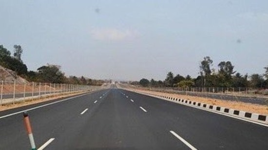 Union Minister, Nitin Gadkari tweeted images of the under construction Bengaluru-Mysuru highway(Twitter)