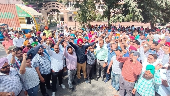 City-headquartered Punjab National Bank (PNB) said All India Bank Employees' Association (AIBEA), Bank Employees Federation of India (BEFI) and All India Bank Officers' Association (AIBOA) has served notices proposing to go on strike on March 28-29, 2022.(HT Photo/Sanjeev Kumar)