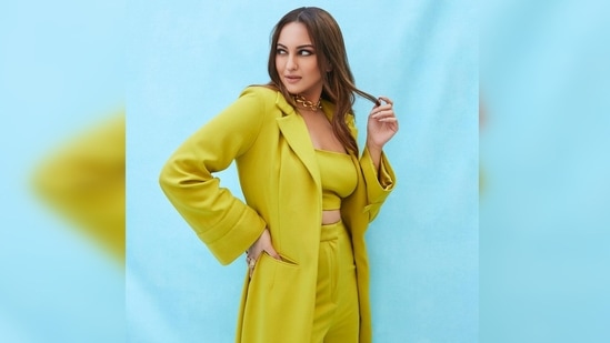 Sonakshi Sinha lets her personality shines bright like a diamond through this outfit picked from the shelves of Asra.(Instagram/@aslisona)