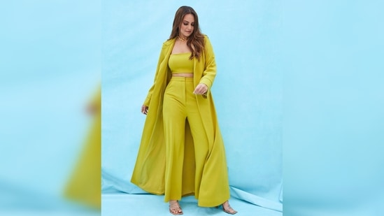 Sonakshi Sinha lets her personality shines bright like a diamond through this outfit picked from the shelves of Asra.(Instagram/@aslisona)