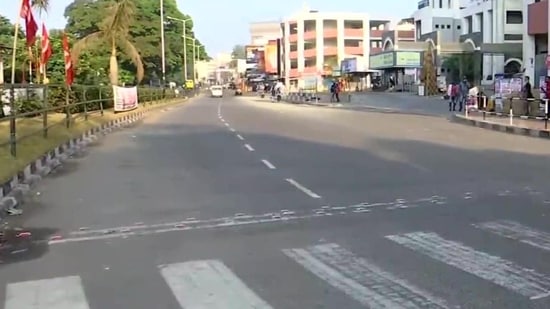 Residents of Thiruvananthapuram woke up to empty streets on Monday as Kerala is observing the two-day nationwide bandh.(ANI)