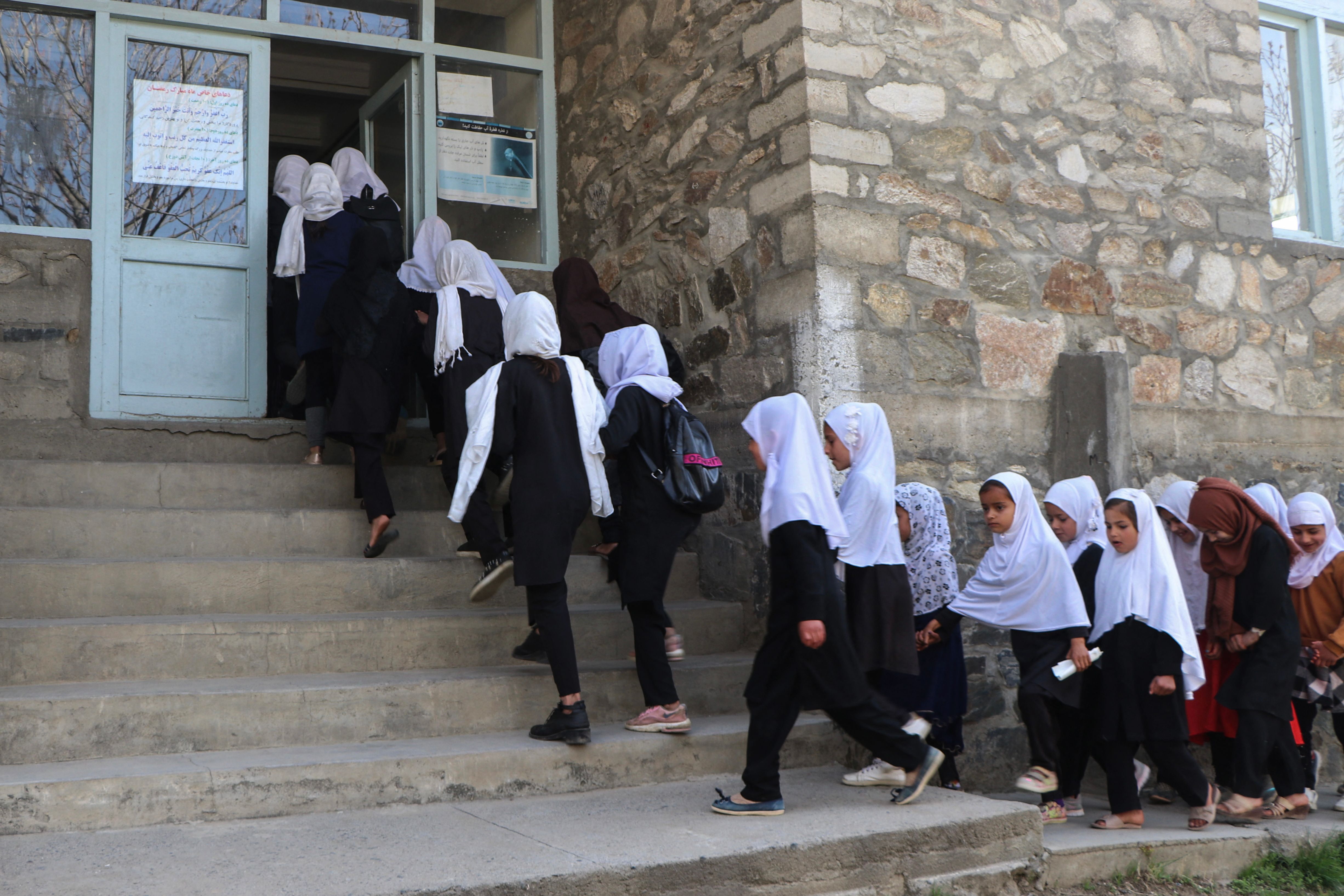 Women rights activists in the war-torn country have warned of nationwide protests if the Taliban fails to reopen girls' secondary schools within a week. (AFP photo) Women rights activists in the war-torn country have warned of nationwide protests if the Taliban fails to reopen girls' secondary schools within a week. (AFP photo)