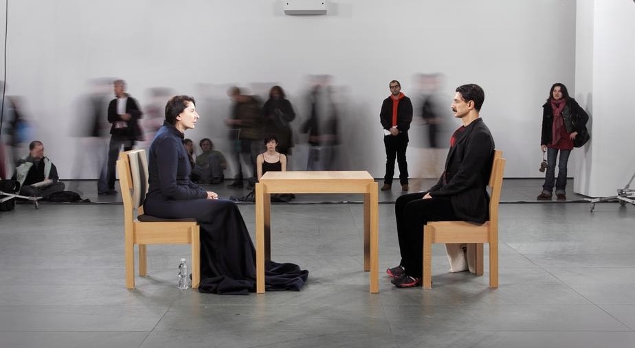 A scene from "The Artist is Present" (Marco Anelli/Marco Anelli/Courtesy of Marina Abramovic/dpa/picture alliance) A scene from "The Artist is Present" (Marco Anelli/Marco Anelli/Courtesy of Marina Abramovic/dpa/picture alliance)