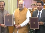 Assam CM Himanta Biswa Sarma and Meghalaya CM Conrad Sangma sign an agreement to resolve the 50-year-old pending boundary dispute between their states. Assam CM Himanta Biswa Sarma and Meghalaya CM Conrad Sangma sign an agreement to resolve the 50-year-old pending boundary dispute between their states.