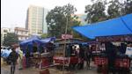 There are at least 1,700 street vendors at 148 street vending zones under the jurisdiction of the Gururgam civic body. According to the estimates of the MCG, there are around 18,000 street vendors across the city. (HT Archive) There are at least 1,700 street vendors at 148 street vending zones under the jurisdiction of the Gururgam civic body. According to the estimates of the MCG, there are around 18,000 street vendors across the city. (HT Archive)
