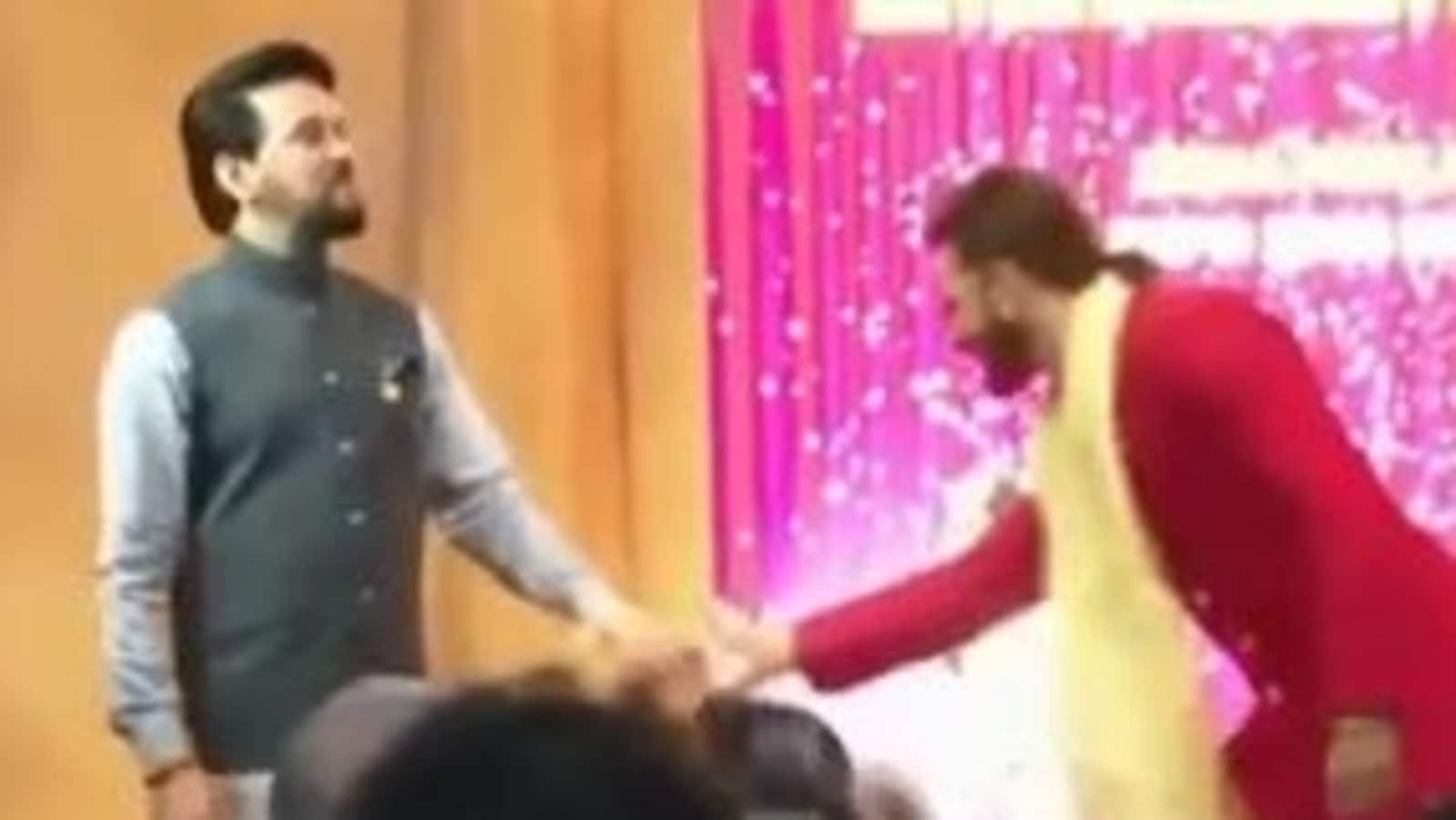 Video| Minister dances with Ranveer Singh, tweets, 'Power of Bollywood ...