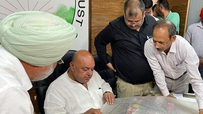 The City Centre site in Shaheed Bhagat Singh (SBS) Nagar has been lying redundant since December 2007; Gogi also conducted a meeting with the Ludhiana Improvement Trust (LIT) officials and directed them to eradicate corruption from the office. (HT PHOTO)