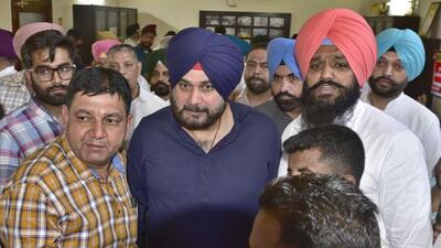 Congress leader Navjot Sidhu along with former Congress MLAs at MLA Rakesh Pandey's residence in Ludhiana. (Gurpreet Singh) Congress leader Navjot Sidhu along with former Congress MLAs at MLA Rakesh Pandey's residence in Ludhiana. (Gurpreet Singh)