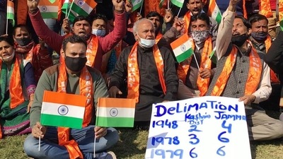 Jammu, Jan 03 (ANI): Shiv Sena Dogra Front supporters hold the national flags during a protest against the draft proposals of the Delimitation Commission, in Jammu on Monday. (ANI Photo) (Shilpa Thakur)