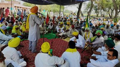 Bhartiya Kisan Union (Ekta-Ugrahan) activists protesting outside the tehsil office at Lambi in Muktsar district on Tuesday. (Sanjeev Kumar/HT) Bhartiya Kisan Union (Ekta-Ugrahan) activists protesting outside the tehsil office at Lambi in Muktsar district on Tuesday. (Sanjeev Kumar/HT)