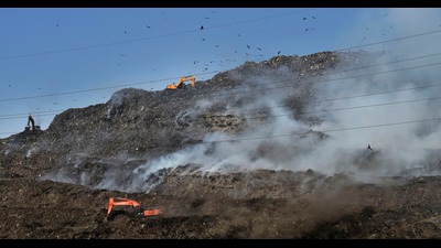 Smoke billows from the Ghazipur landfill after a fire at the site, on Tuesday. (Ajay Aggarwal /HT PHOTO) Smoke billows from the Ghazipur landfill after a fire at the site, on Tuesday. (Ajay Aggarwal /HT PHOTO)