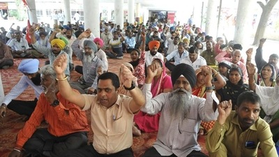 Employees of various departments and corporations, including bank officials, staging a protest as part of the nationwide Bharat Bandh at the Sector 17, Chandigarh. (HT_PRINT) Employees of various departments and corporations, including bank officials, staging a protest as part of the nationwide Bharat Bandh at the Sector 17, Chandigarh. (HT_PRINT)