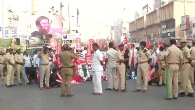 Karnataka: Centre of Indian Trade Unions (CITU) and other Left organisations hold protests against government policies during the two-day Bharat Bandh call by trade unions. (ANI) Karnataka: Centre of Indian Trade Unions (CITU) and other Left organisations hold protests against government policies during the two-day Bharat Bandh call by trade unions. (ANI)