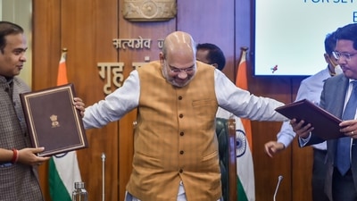 Assam CM Himanta Biswa Sarma (L) and his Meghalaya counterpart Conrad K Sangma with Union home minister Amit Shah in New Delhi. (PTI) Assam CM Himanta Biswa Sarma (L) and his Meghalaya counterpart Conrad K Sangma with Union home minister Amit Shah in New Delhi. (PTI)