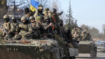 Ukrainian soldiers ride a tank through the town of Trostsyanets, some 400km eastern of capital Kyiv. (AP) Ukrainian soldiers ride a tank through the town of Trostsyanets, some 400km eastern of capital Kyiv. (AP)