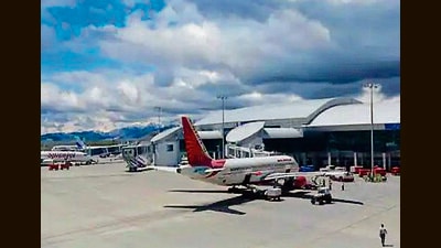 The Srinagar airport handled 45 arriving flights with 7,824 passengers and 45 departing flights with 7,190 passengers on March 28. After seeing the tourist traffic, the airport said it is planning to construct another terminal. (HT File Photo) The Srinagar airport handled 45 arriving flights with 7,824 passengers and 45 departing flights with 7,190 passengers on March 28. After seeing the tourist traffic, the airport said it is planning to construct another terminal. (HT File Photo)