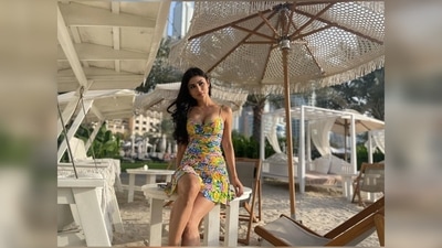 Mouni Roy soaks in all the vitamin D from the sun as she spends her day having a gala time at the beach. (Instagram/@imouniroy) Mouni Roy soaks in all the vitamin D from the sun as she spends her day having a gala time at the beach. (Instagram/@imouniroy)