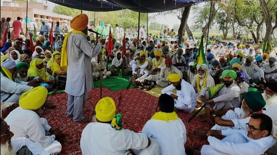 Bhartiya Kisan Union (Ekta-Ugrahan) activists protesting outside the tehsil office at Lambi in Muktsar district on Tuesday. (Sanjeev Kumar/HT)